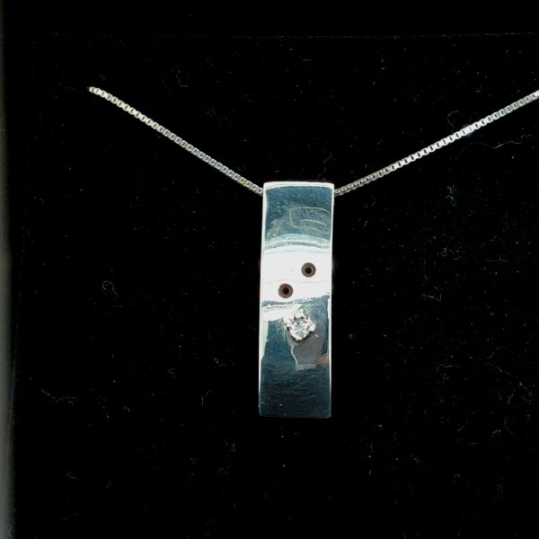 Hanger met korund