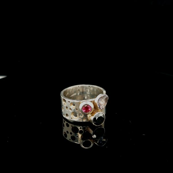 ring met ioliet, hematiet, toermalijn maat 18.5