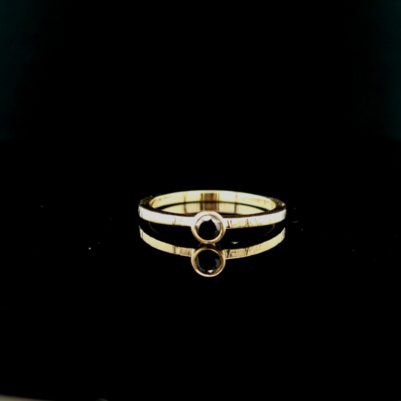 Ring met zwarte diamant mt. 17.5