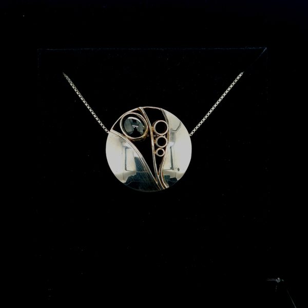 Hanger met hematiet