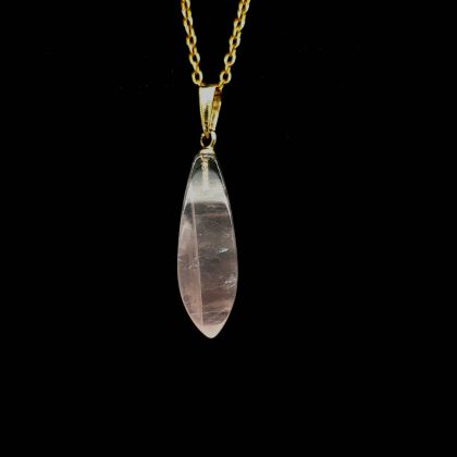 Hanger rozenquartz met gouden hangeroog