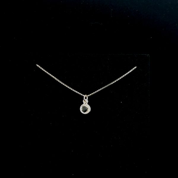 Hanger met edelstenen
