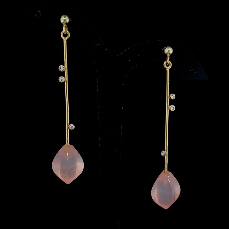 Oorsteker 14 krt. met rozenquartz en diamanten