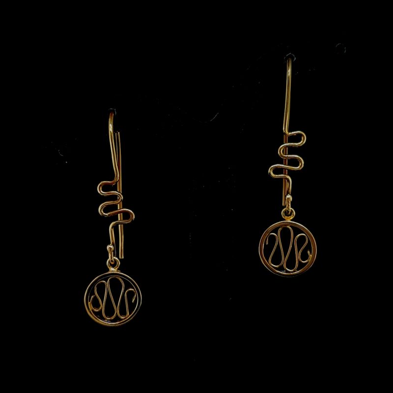 Oorhangers 14 krt. met gegolfd patroon