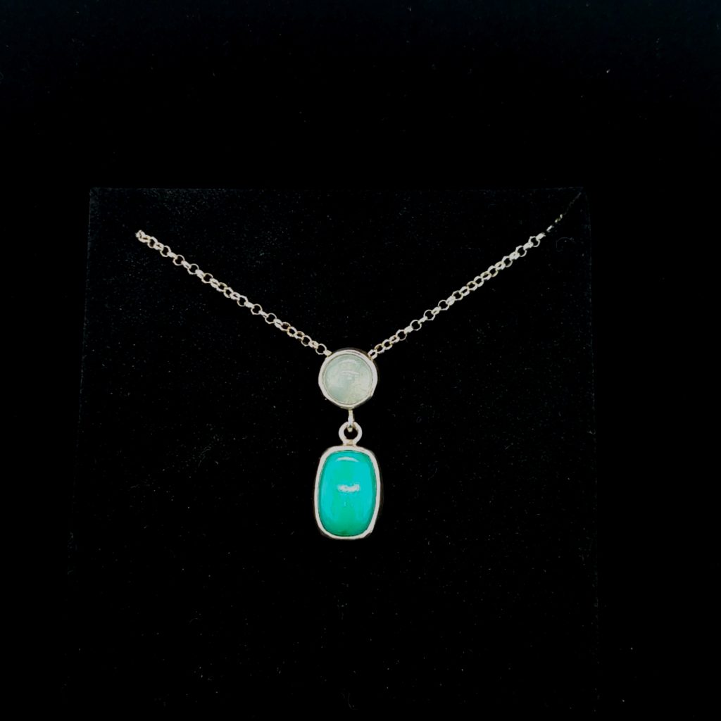 Collierhanger met chrysopraas en chalcedoon