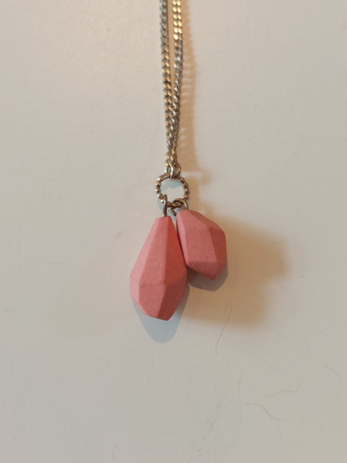 Collier keramiek pegel donkerroze