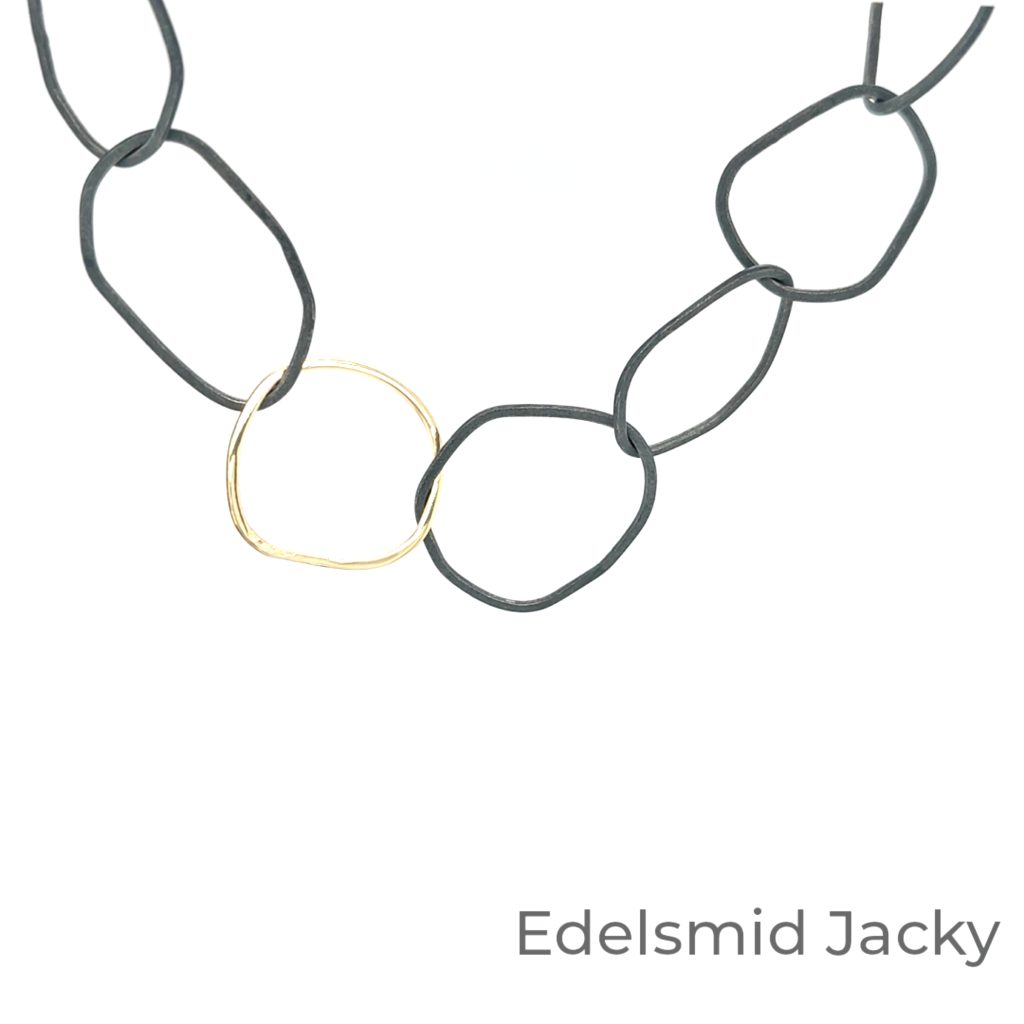Armband gezwart zilver met goudelement