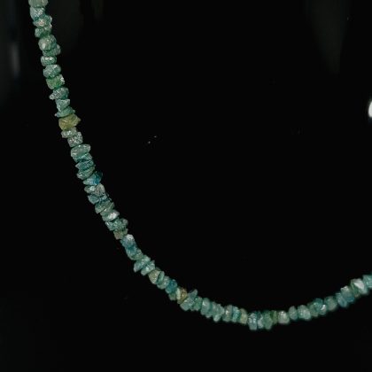 Collier met ruwe diamanten met gouden sluiting