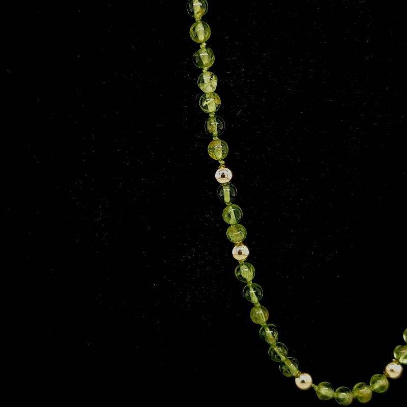 collier peridoot met gouden kralen