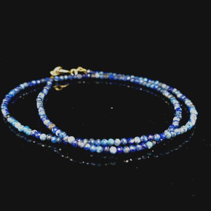 Armband Sodaliet met gouden sluiting