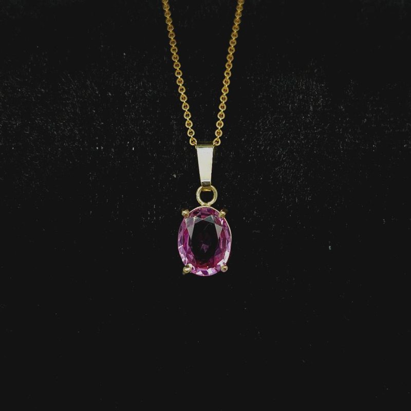 Hanger 14 krt. met lichtroze spinel