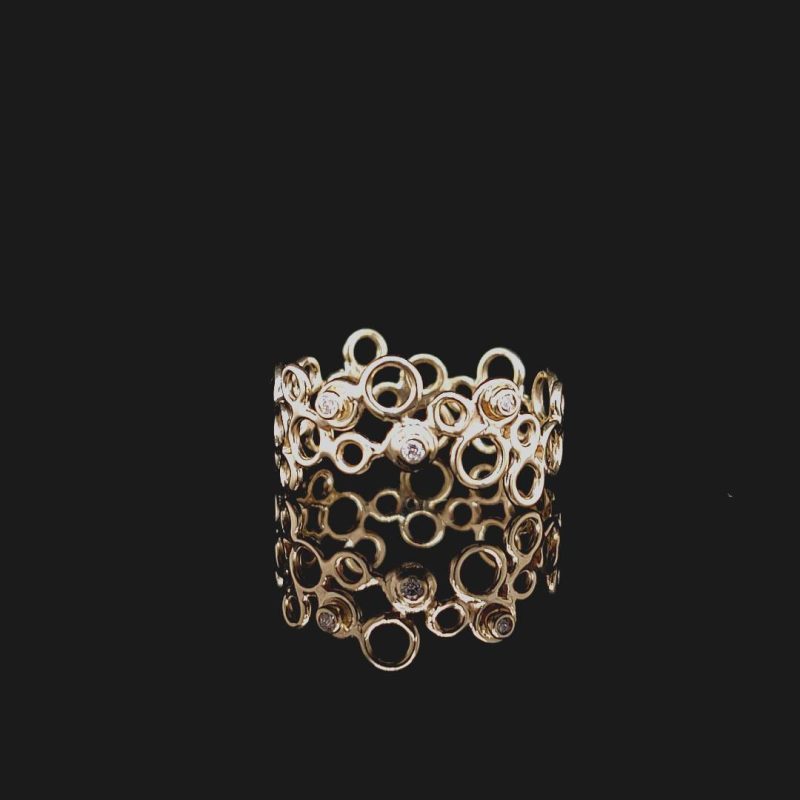 Ring met ringetjes motief en 3 diamantjes