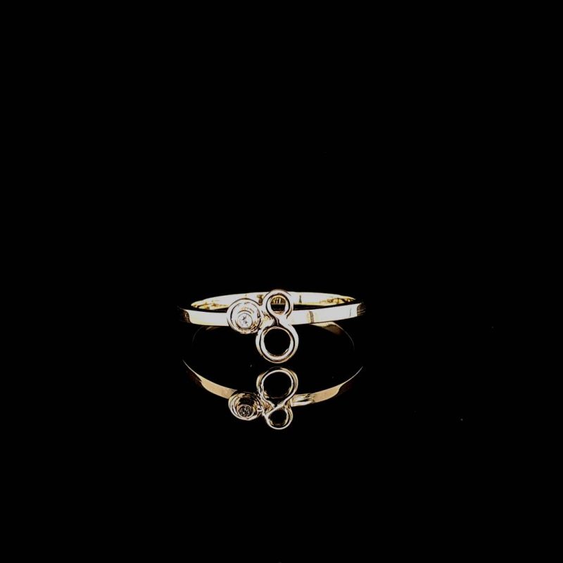 Ring met 3 rondjes met diamant