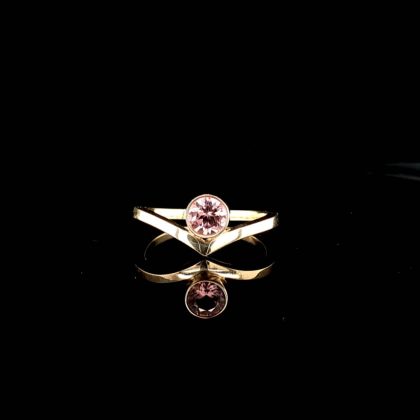 V ring met toermalijn maat 18,25