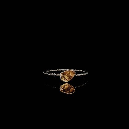 Gezwarte ring met goudvlokje maat 17.5