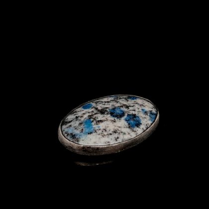 Gezwart zilveren hanger met Azuriet in graniet